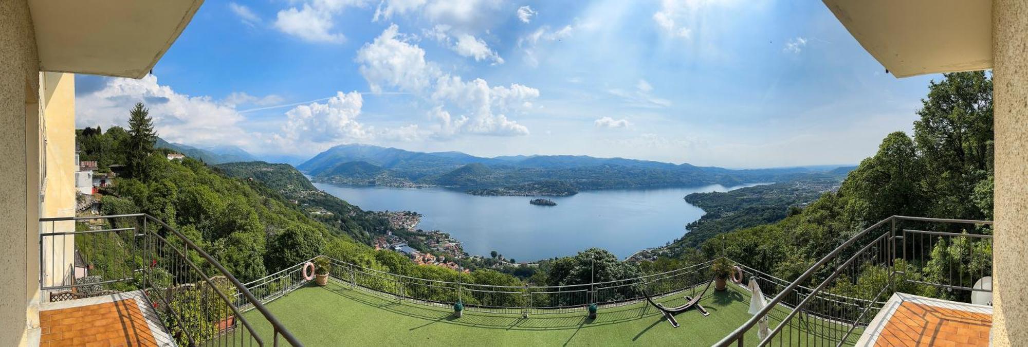 Appartamento Alberti Con Vista Lago Madonna Del Sasso Kültér fotó