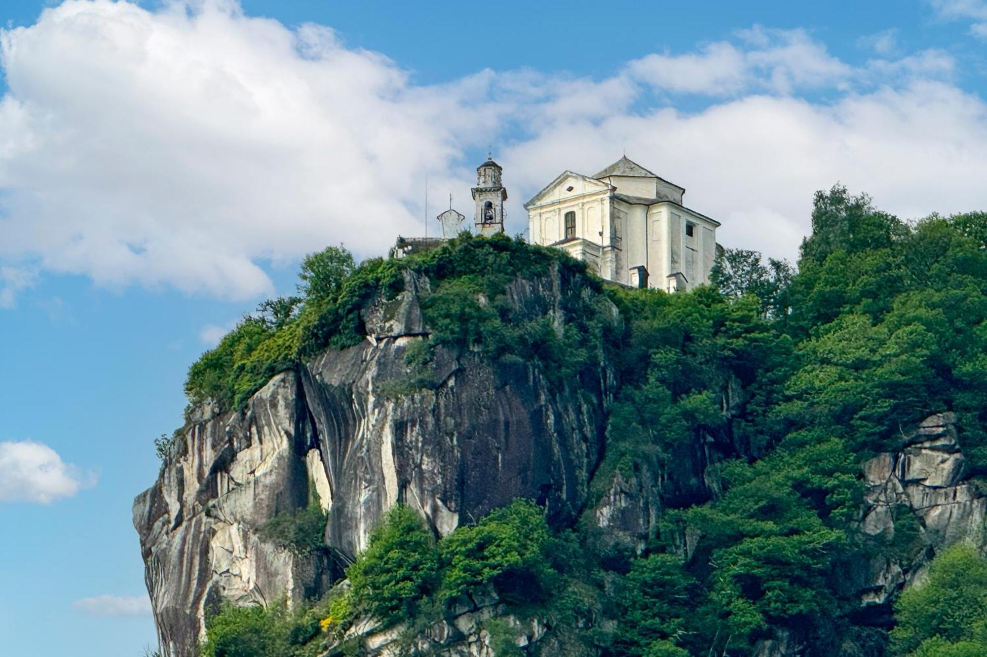 Appartamento Alberti Con Vista Lago Madonna Del Sasso Kültér fotó